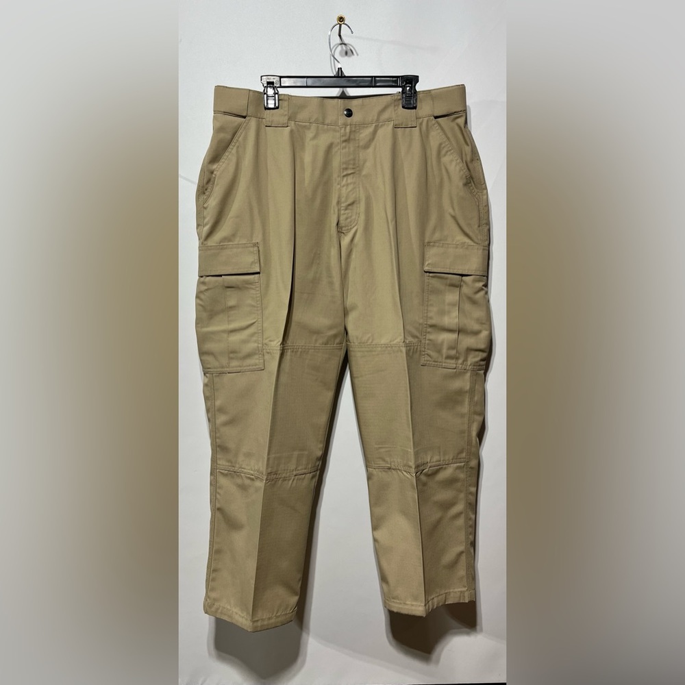 5.11 Tactical Women’s Khaki Cargo Pants Size XL Short Inseam 32” NWOT‎